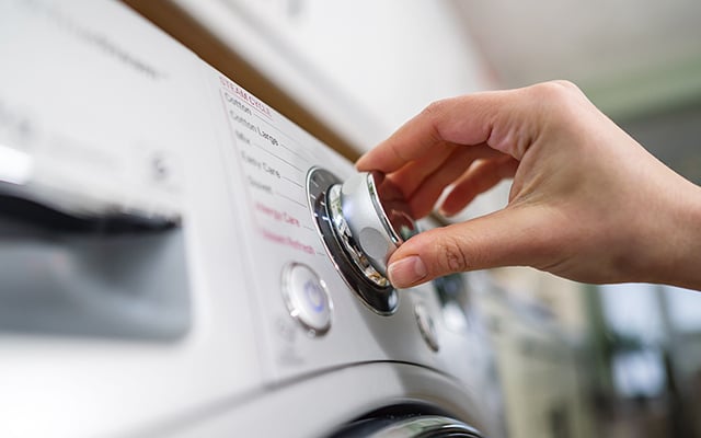 Muitos sabem que é preciso lavar a máquina de lavar, mas poucos sabem de quanto em quanto tempo