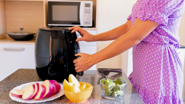 Micro-ondas ou Air Fryer? Saiba qual o melhor eletrodoméstico para investir este ano