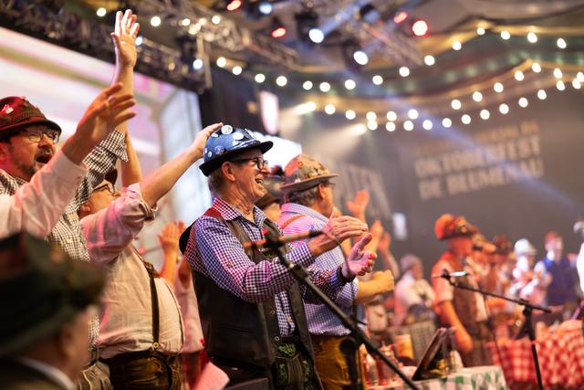 Oktoberfest Blumenau 2024 tem atrações internacionais confirmadas; venda antecipada de ingressos já começou