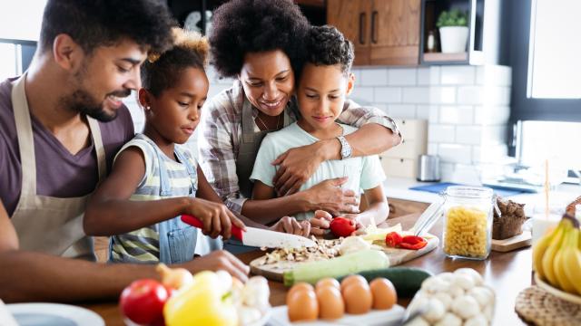 Noite temática na cozinha: 3 ideias incríveis para agitar um programa caseiro com a família!