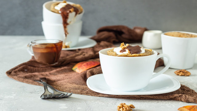 Bolo de cenoura na caneca: pronto em 3 minutos no micro-ondas para acabar com a vontade de doce bem rapidinho