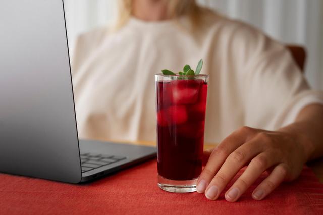 5 bebidas energéticas que vão te acordar de manhã (que não são café)