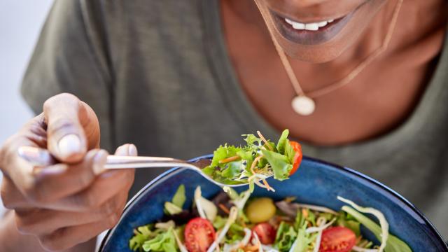 Esse é o truque que vai deixar a sua salada mais gostosa: faço sempre que fico enjoada de comer saudável