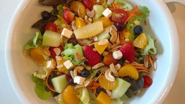 Essa salada agridoce vai trazer uma explosão de sabores para a ceia de Natal. (Créditos: Shutterstock)