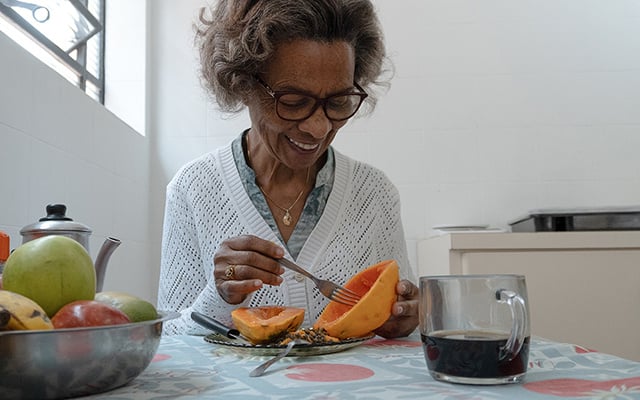 Quem não deve comer mamão? Especialistas revelam a verdade sobre essa fruta apelidada de "fruta da longevidade"