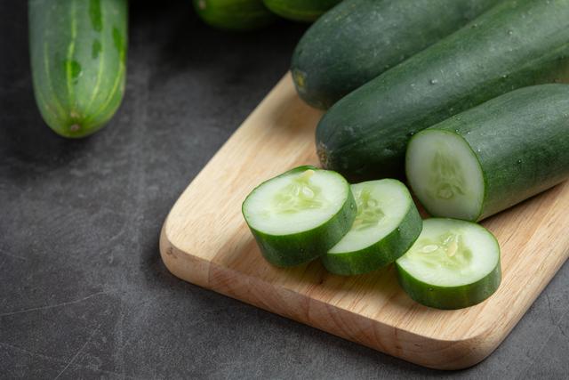 Nunca mais jogue o resto de pepino no lixo: aprenda essa dica e economize dinheiro