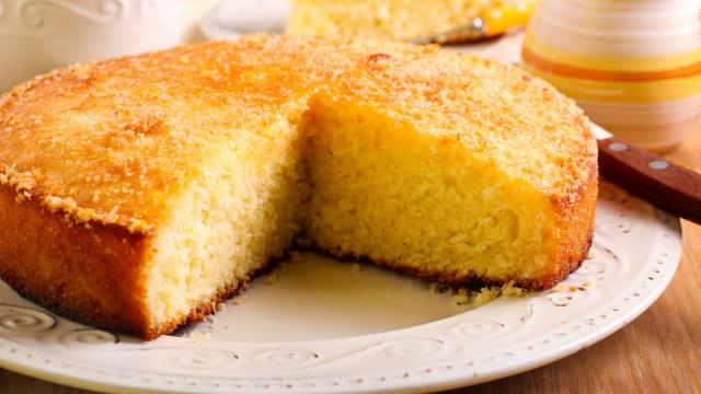 A minha mãe chama esse bolo de "chama visita" porque o cheiro invade a vizinhança toda, é muito gostoso