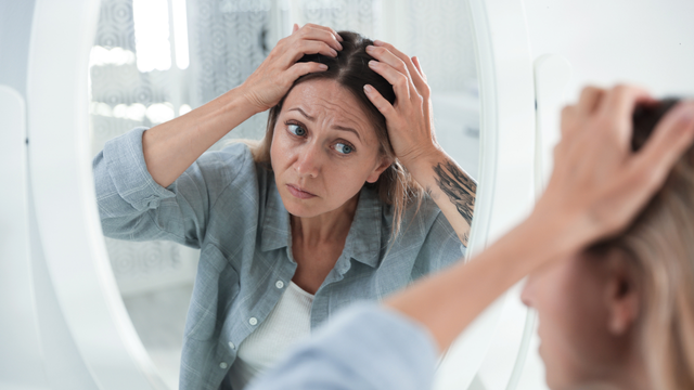 Dependendo do uso, o azeite pode fazer bem para o seu cabelo. (Créditos: Shutterstock)
