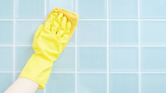O jeito japonês de limpar azulejos do banheiro: TudoGostoso ensina método simples e sem produtos agressivos