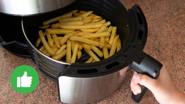 Não esqueça essa etapa ao preparar batatas na airfryer para que cada batata frita fique perfeitamente dourada