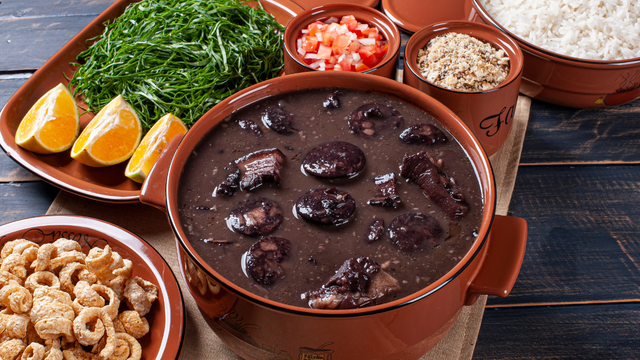 A melhor feijoada é essa do TudoGostoso: receita completa com dicas simples que fazem toda diferença
