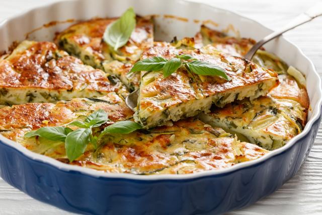 Torta de abobrinha é a receita ideal para um jantar saudável e saboroso: até quem não gosta do legume vai devorar esse prato