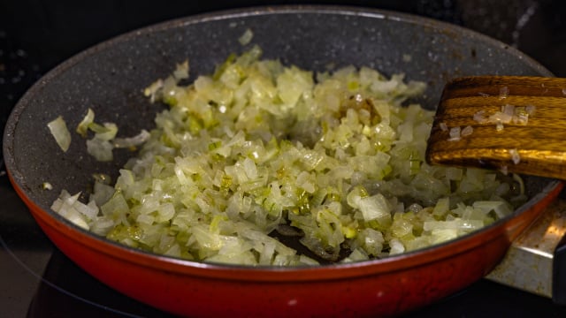 Um truque simples para refogar cebolas e evitar odores desagradáveis ​​em sua casa