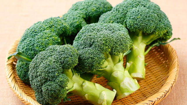 Não escolha brócolis pela cor! Aprenda a escolher brócolis fresco com um profissional