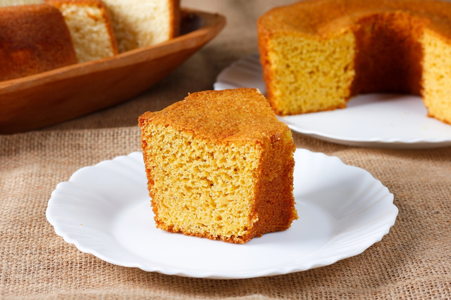 BOLO DE FUBÁ SEM FARINHA: receita da vovó não leva glúten, mas é muito fofinha e gostosa. O segredo está em…