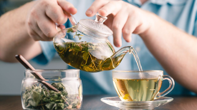 Uma xícara desse chá 3 vezes ao dia pode reduzir a gordura mais perigosa do corpo, diz a ciência