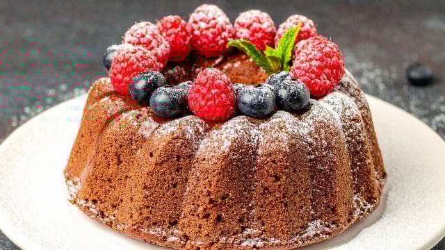 Bolo saudável de frutas vermelhas: sem manteiga, sem farinha e super fofinho