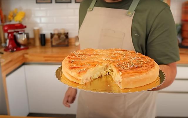 Torta salgada com massa fofinha é a receita que faço para os encontros de fim de ano: receita fácil e todo mundo adora!