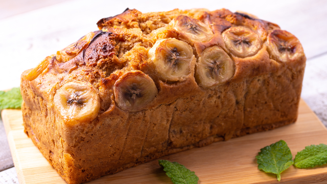 A melhor receita de bolo de banana com 5 ingredientes e em apenas 4 passos