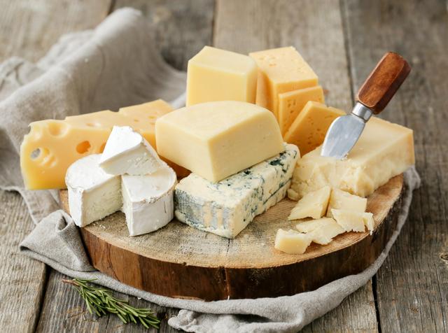 Parece, mas não é! Descubra se o que você está comendo é queijo de verdade e se vale manter na dieta com dica da nutri