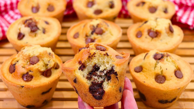 Fofinhos e chocolatudos: muffins de laranja com chocolate para fazer com as crianças no final de semana