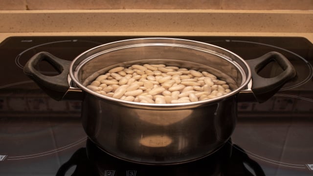 Se você exagerou no feijão, essas dicas simples do TudoGostoso vão salvar a sua receita: corre para anotar!