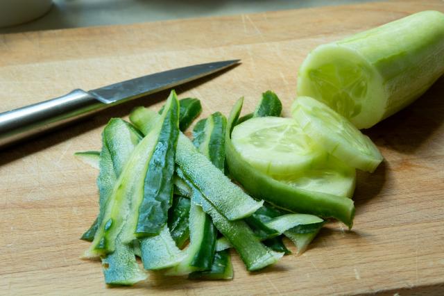 Nunca jogue fora a casca do pepino: ela tem uma função que poucas pessoas conhecem