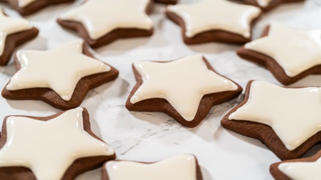 Glacê real perfeito: aprenda a receita que deixa seus biscoitos incríveis em poucos passos