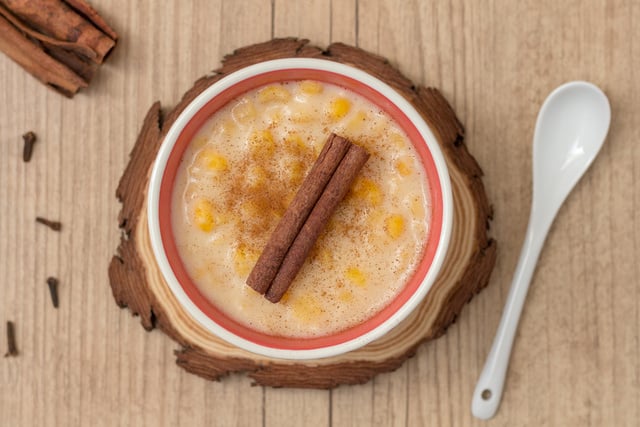 Essa canjica caramelizada cremosa virou tradição aqui em casa e agora é a receita mais pedida nos dias frios