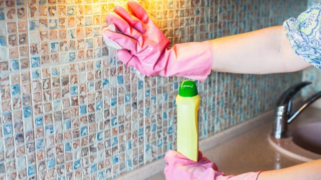 As melhores 4 dicas para limpar as paredes que as frituras da cozinha liberam