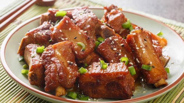 Essa costelinha de porco na airfryer virou minha especialidade: suculenta, fácil de fazer e bem temperada