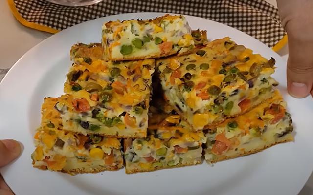 A torta de legumes de liquidificador que salvou o jantar da minha família: eu como bem e ninguém reclama do recheio!