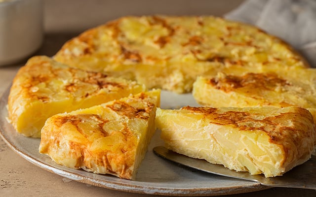 Como fazer uma boa omelete de batata: a melhor receita para este clássico