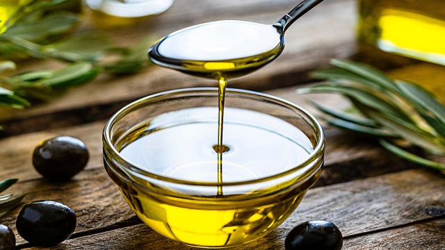 Nem tudo que reluz é ouro: como reconhecer um bom azeite de oliva