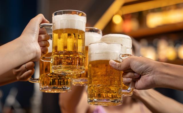 Os principais países consumidores de cerveja do mundo em um gráfico que ilustra o domínio da China. Brasil também é destaque!