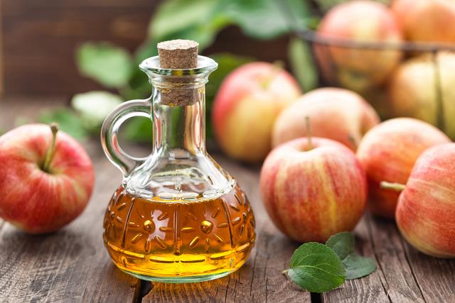 8 benefícios e 2 possíveis desvantagens do popular vinagre maçã para a sua saúde: saiba como consumir do jeito certo
