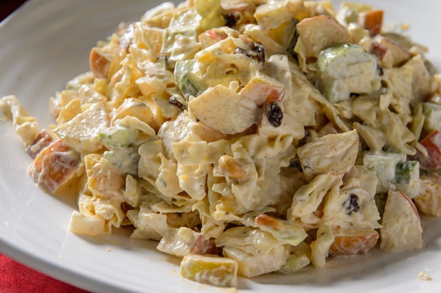 Fiz o frango cremoso com batata crocante que viralizou nas redes e agora não quero outra coisa para o almoço: é prático e muito saboroso