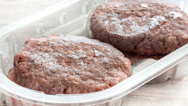 Planejamento e boas práticas na cozinha ajudam a reduzir o risco de contaminação dos alimentos. (Foto: Shutterstock)