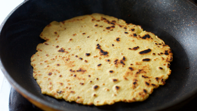 Pronto em 5 minutos: receita de pão na frigideira sem glúten para café da manhã ou lanche