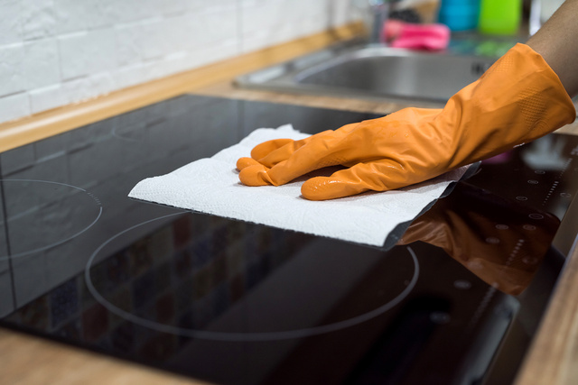 O vinagre é ideal para limpar cooktop de vidro. (Créditos: Shutterstock)