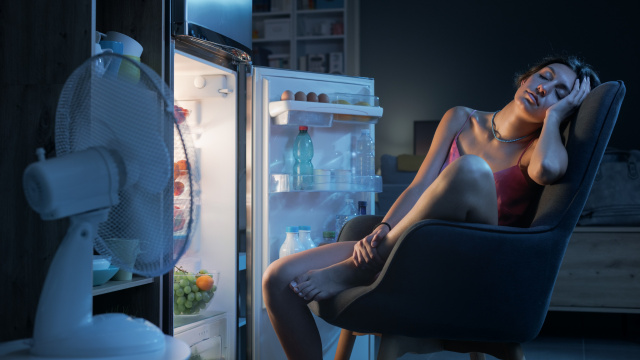 Sua casa é muito quente à noite? Aqui estão dicas e truques para mantê-la fresquinha de um jeito econômico