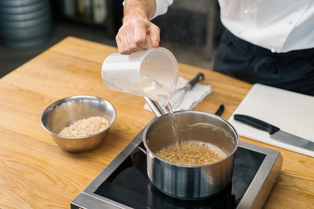 Para que serve deixar a aveia de molho antes de comer? Esses são os benefícios e como fazer do jeito certo