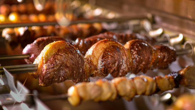 Churrasco é brasileiro! conheça a história de como o churrasco se tornou popular no Brasil e no mundo