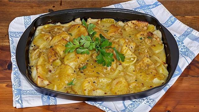  
O bacalhau com batatas é a combinação perfeita para transformar sua ceia em um banquete. (Créditos: TudoGostoso/Nayara Lacerda)