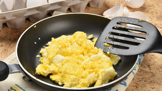 Você prepara ovo assim? Conheça os 4 erros que podem prejudicar a sua saúde