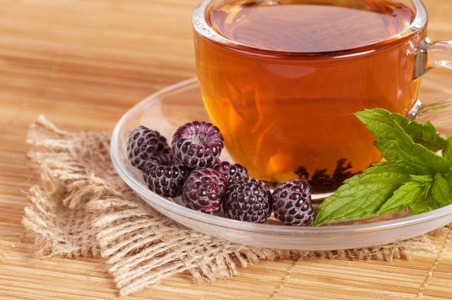 Chá de amora equilibra o açúcar no sangue ou tem que comer a fruta para obter o benefício?
