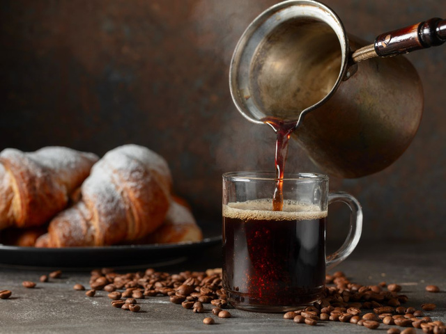 MasterChef Celebridades 2025: erro em sobremesa com café provoca eliminação no episódio de terça