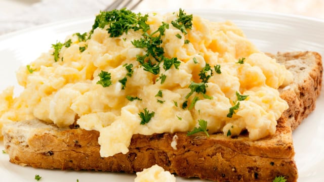 Ovos no café da manhã é recomendado? (Créditos: Canva)