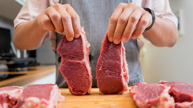 O consumo de carne vermelha em excesso pode ser perigoso para a sua saúde (Créditos: Shutterstock)