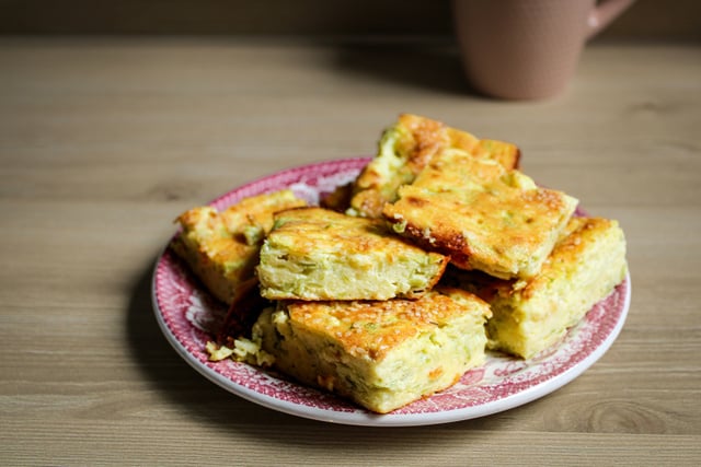 Nem farinha, nem glúten: torta de abobrinha pronta em minutos com poucos ingredientes e perfeita para qualquer hora